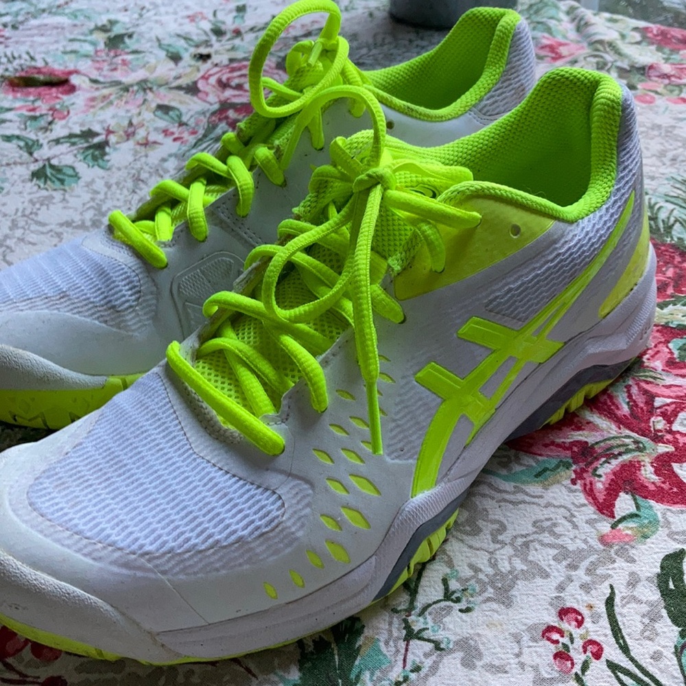ASICS ladies tennis shoes Sz. 9